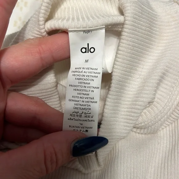 Alo Yoga turtleneck - Picture 3 of 4